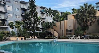 Tranquil bed & breakfast with AC in North Miami, BBQ, pool and parking space