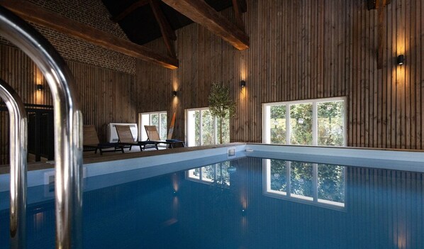 Innenpool, beheizter Pool