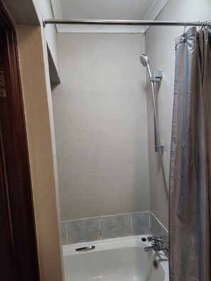 Toallas, jabón, papel de baño 