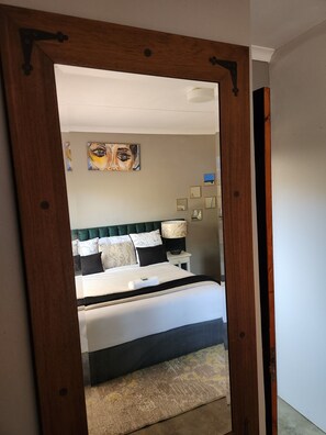 Iron/ironing board, WiFi