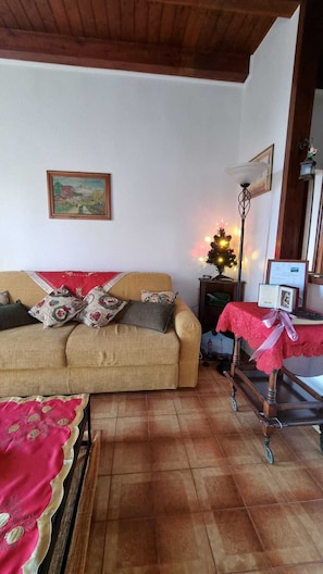 Fireplace - Between the sea and the mountains cozy cottage 15 minutes from the sea surrounded by greenery (San Romolo)