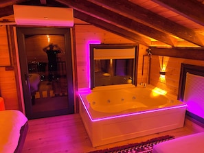 Villa Élite | Salle de bain | Articles de toilette gratuits, sèche-cheveux, peignoirs
