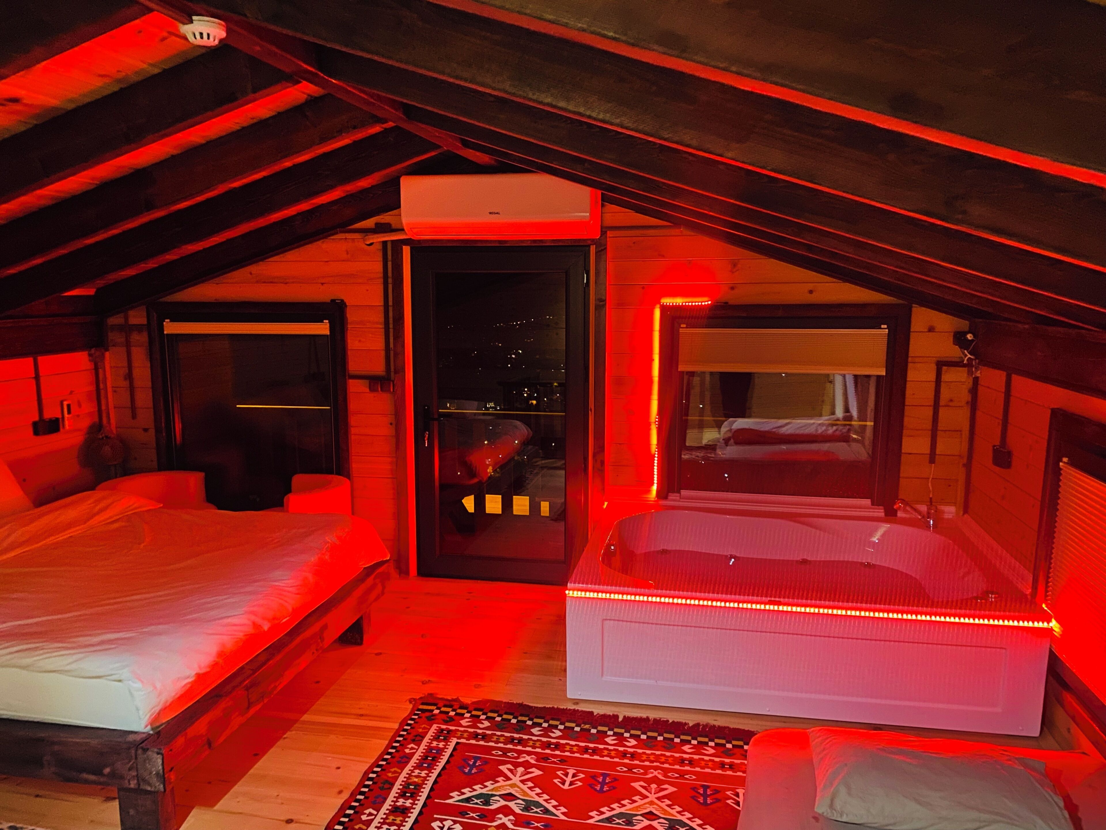 Elite Villa | Bathroom | Free toiletries, hair dryer, bathrobes, towels