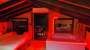 Elite Villa | Bathroom | Free toiletries, hair dryer, bathrobes, towels