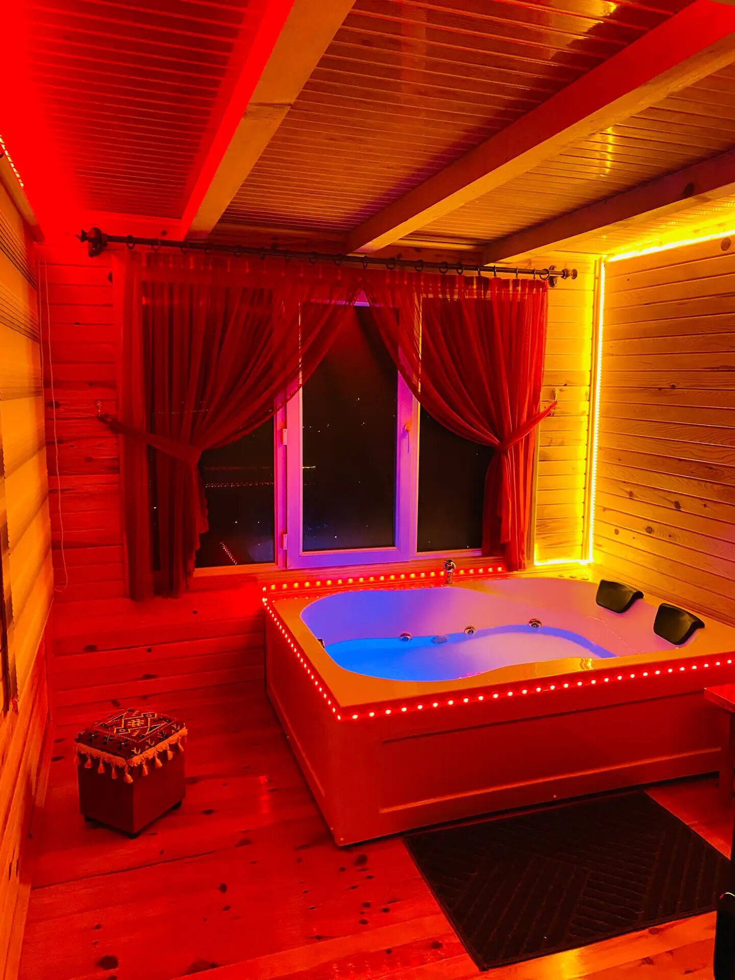 Romantic Room | Jetted tub