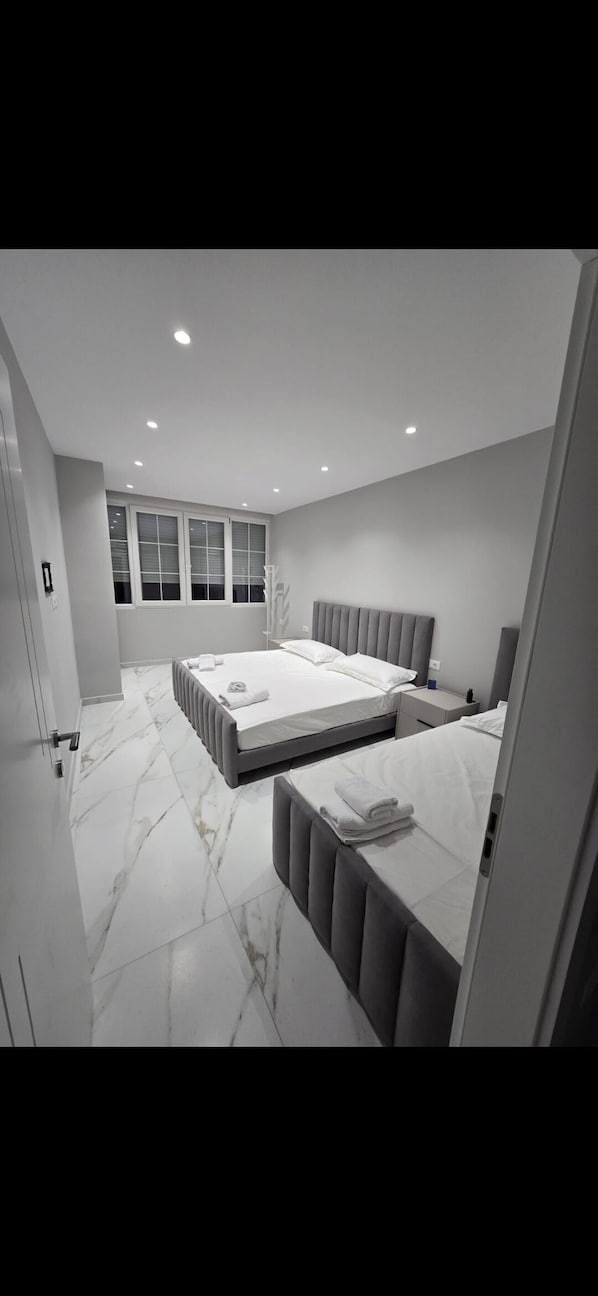 2 chambres, fer et planche à repasser, Wi-Fi, draps fournis