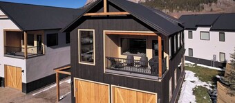 Newly built 3-bedroom townhome in Crested Butte with amazing views