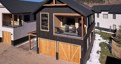 Newly built 3-bedroom townhome in Crested Butte with amazing views