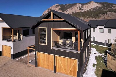 Newly built 3-bedroom townhome in Crested Butte with amazing views