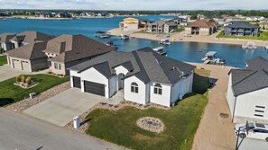 Exterior - Lakefront Mansion!Close to SAC&Mahoney State Park! (Ashland)