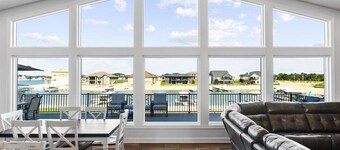 Lakefront Mansion!Close to SAC&Mahoney State Park!