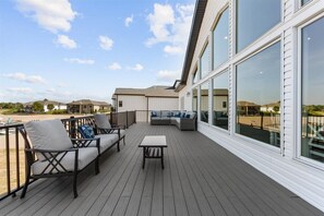 Terrace/patio - Lakefront Mansion!Close to SAC&Mahoney State Park! (Ashland)