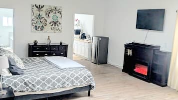 1 bedroom, desk, iron/ironing board, free WiFi