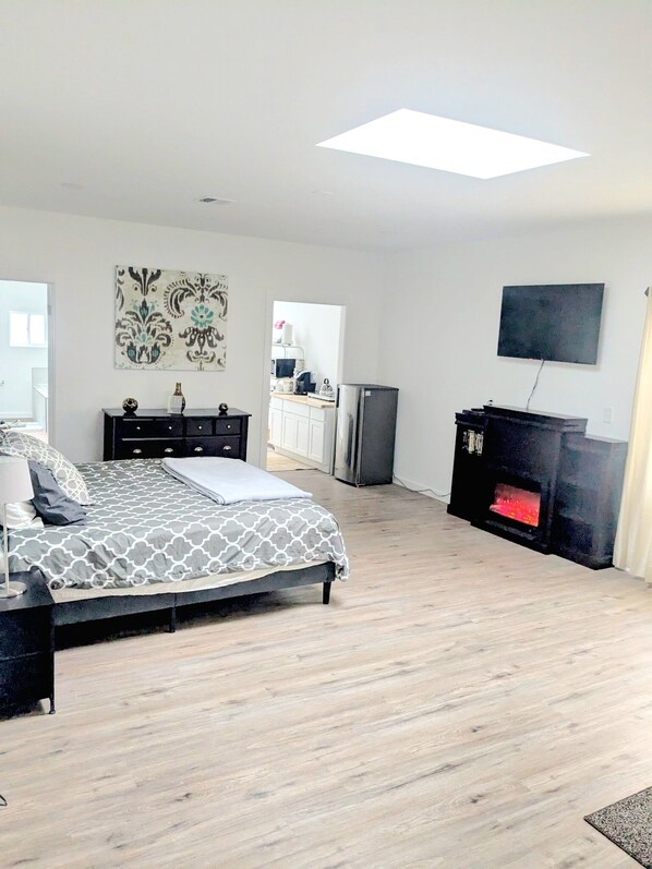 1 habitación, escritorio, tabla de planchar con plancha y wifi gratis