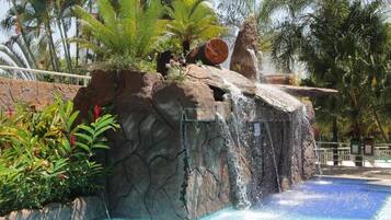 Piscine extérieure, piscine chauffée