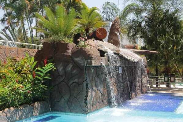 Piscine extérieure, piscine chauffée