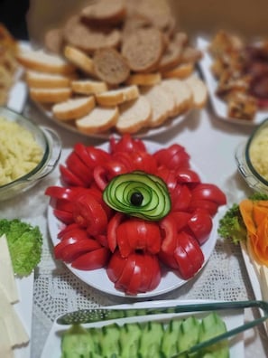 Café da manhã com buffet grátis todos os dias