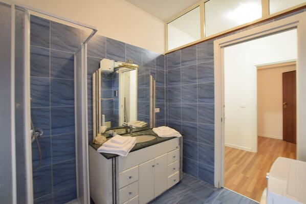 Hair dryer, towels, soap, toilet paper - B&b on the course, Reggio Calabria (Reggio Calabria)