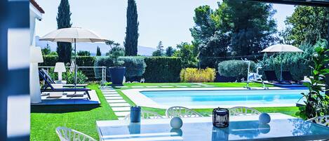 屋外ダイニングエリア