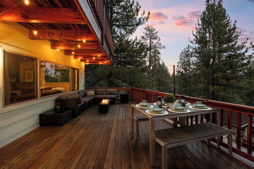 Large-Group Cabin Walk to Lake Sleeps 12
