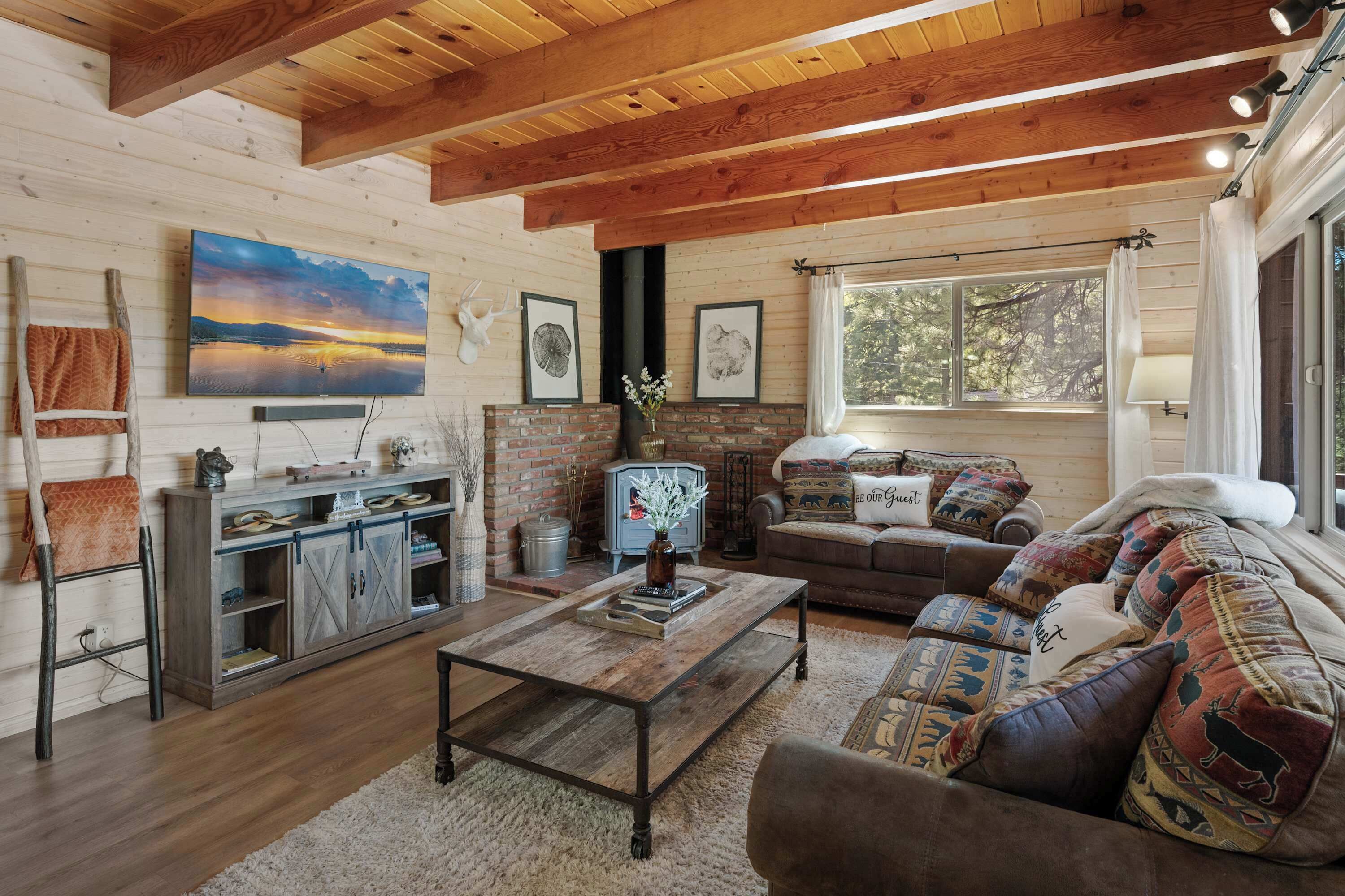 TV, fireplace, offices
