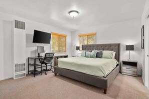 4 bedrooms, iron/ironing board, WiFi, bed sheets