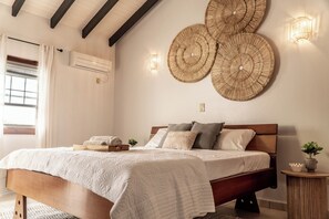 2 chambres, coffres-forts dans les chambres, fer et planche à repasser