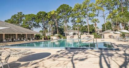 Welcoming Cozy 2BR/2BA Condo Near Downtown Orlando & Attractions with Pool