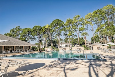 Welcoming Cozy 2BR/2BA Condo Near Downtown Orlando & Attractions with Pool