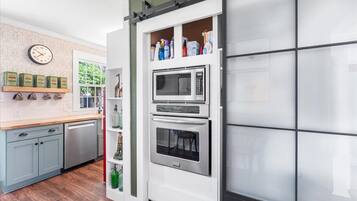 Micro-ondes, four, plaque de cuisson, lave-vaisselle