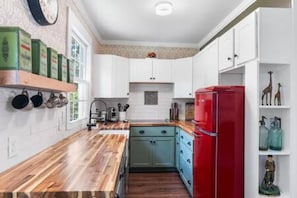 Coffee/tea maker, fridge, microwave, oven
