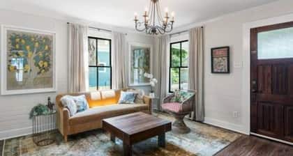 Downtown Mobile: Pet Friendly + 5m Walk