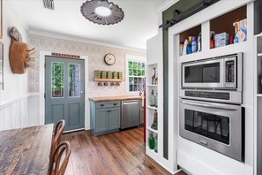 Micro-ondes, four, plaque de cuisson, lave-vaisselle