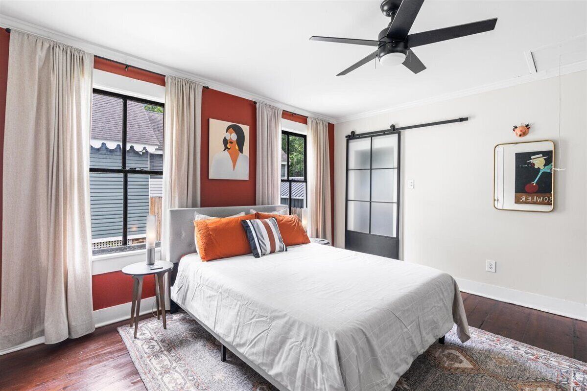 1 slaapkamer, een strijkplank/strijkijzer, wifi, beddengoed