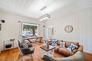 Smart TV, fireplace, books, computer monitors