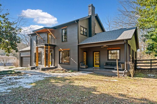 Historic 6 Bedroom Luxury Home Walking Distance to Downtown Jasper!