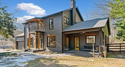 Historic 6 Bedroom Luxury Home Walking Distance to Downtown Jasper!