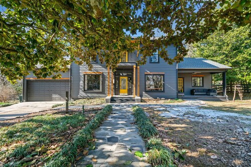 Historic 6 Bedroom Luxury Home Walking Distance to Downtown Jasper!