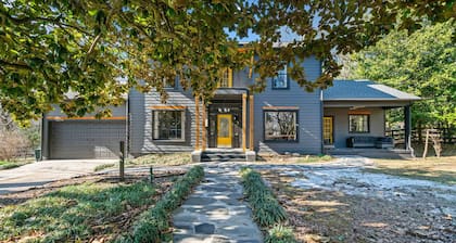 Historic 6 Bedroom Luxury Home Walking Distance to Downtown Jasper!