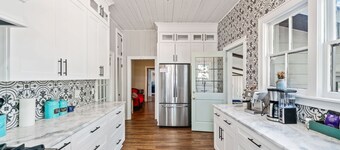 Historic 5 Bedroom Home Walking Distance to Downtown Jasper!