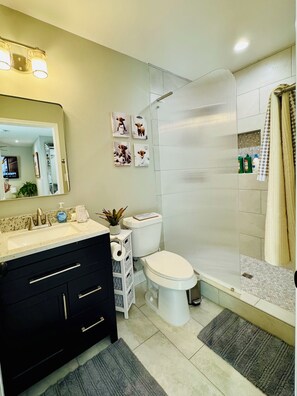 Bruser, hårtørrer, håndklæder, Sæbe