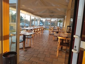 Päivittäinen buffetaamiainen (8.5 EUR per henkilö)