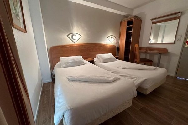 Twin Room | Premium bedding, in-room safe, laptop workspace, soundproofing