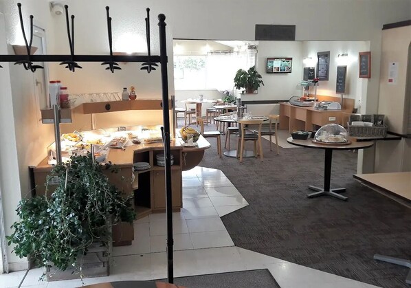 Daily buffet breakfast (EUR 8.5 per person)
