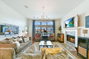 TV, fireplace, stereo