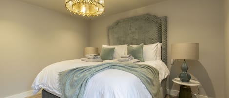 1 bedroom, travel cot, free WiFi, bed sheets