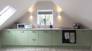 Coffee/tea maker, fridge, microwave, oven