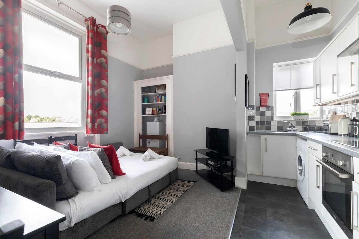 冰箱、微波炉、烤箱、炉灶