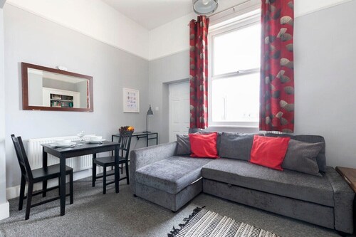 Komfort-Apartment-Eigenes Badezimmer-Strassenblick