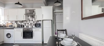 Comfortable 1-Bed Flat Near Pittville Park
